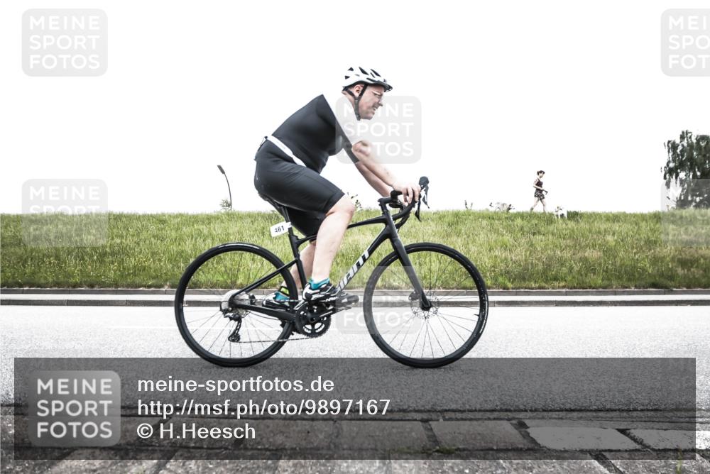 21.06.2026 - 29. Vierlanden-Triathlon H.Heesch http://msf.ph/oto/9897167 21.06.2026 10:22:30 Radfahren 70, 93, 126, 396, 423, 426, 461 meine-sportfotos.de