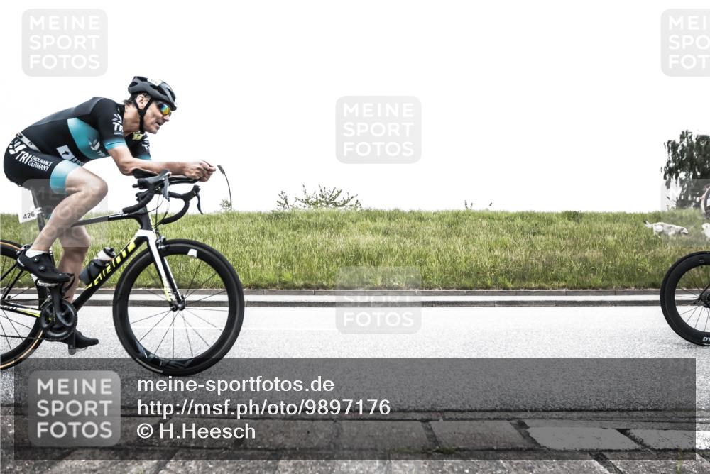 21.06.2026 - 29. Vierlanden-Triathlon H.Heesch http://msf.ph/oto/9897176 21.06.2026 10:22:36 Radfahren 48, 93, 126, 129, 140, 396, 401, 426, 461 meine-sportfotos.de