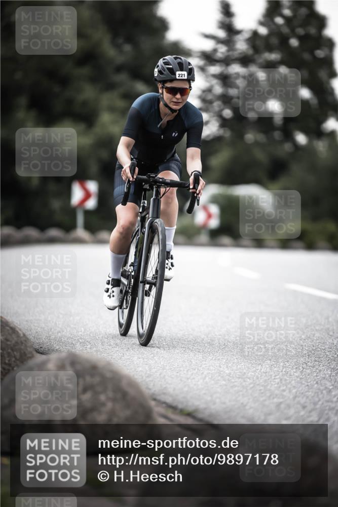 21.06.2026 - 29. Vierlanden-Triathlon H.Heesch http://msf.ph/oto/9897178 21.06.2026 09:59:53 Radfahren 84, 131, 169, 221 meine-sportfotos.de