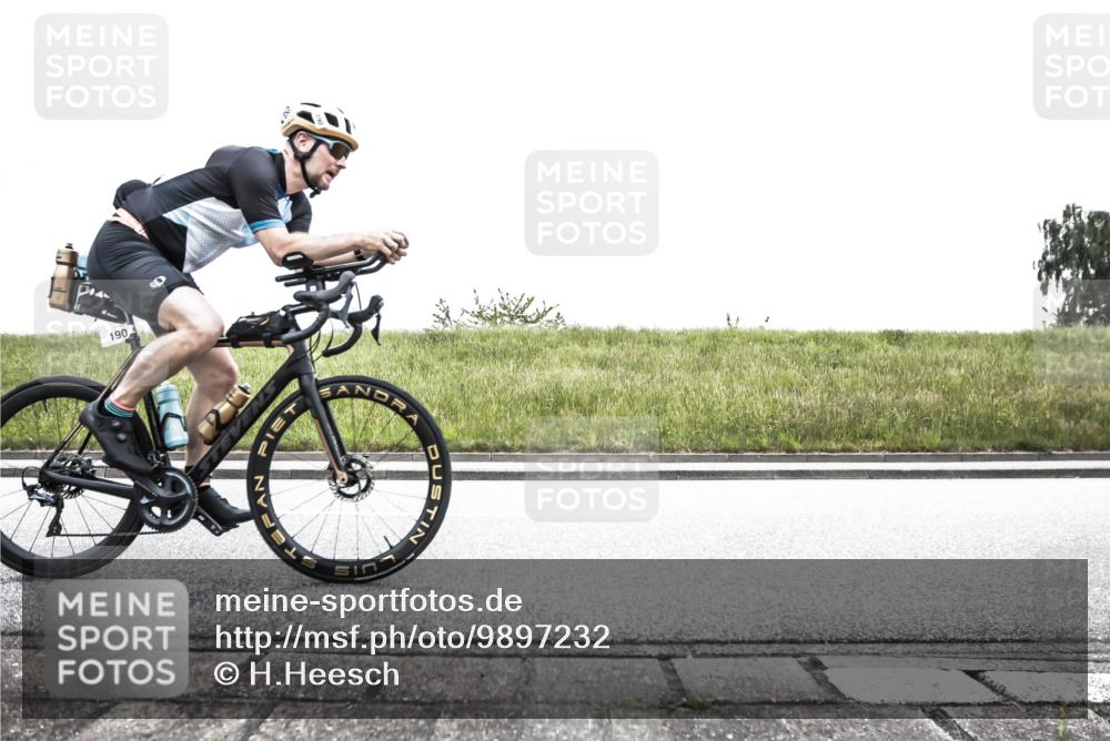 21.06.2026 - 29. Vierlanden-Triathlon H.Heesch http://msf.ph/oto/9897232 21.06.2026 10:23:25 Radfahren 49, 92, 127, 145, 183, 190, 1354 meine-sportfotos.de