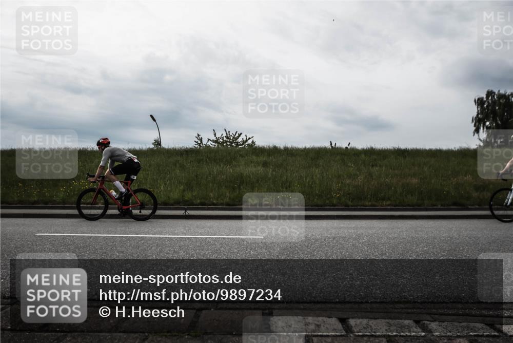 21.06.2026 - 29. Vierlanden-Triathlon H.Heesch http://msf.ph/oto/9897234 21.06.2026 09:22:41 Radfahren 34, 35, 104, 173, 271 meine-sportfotos.de