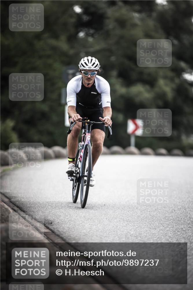 21.06.2026 - 29. Vierlanden-Triathlon H.Heesch http://msf.ph/oto/9897237 21.06.2026 09:27:23 Radfahren 56, 69, 86, 103, 130, 139, 157 meine-sportfotos.de