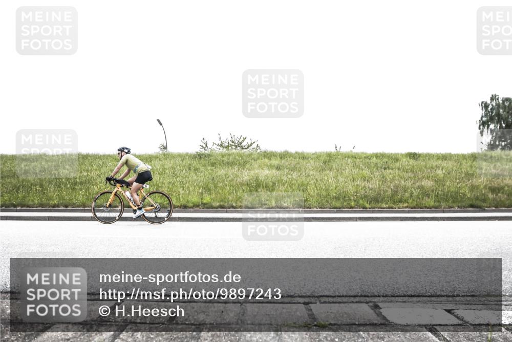 21.06.2026 - 29. Vierlanden-Triathlon H.Heesch http://msf.ph/oto/9897243 21.06.2026 10:23:27 Radfahren 49, 57, 92, 127, 145, 183, 190, 1354 meine-sportfotos.de