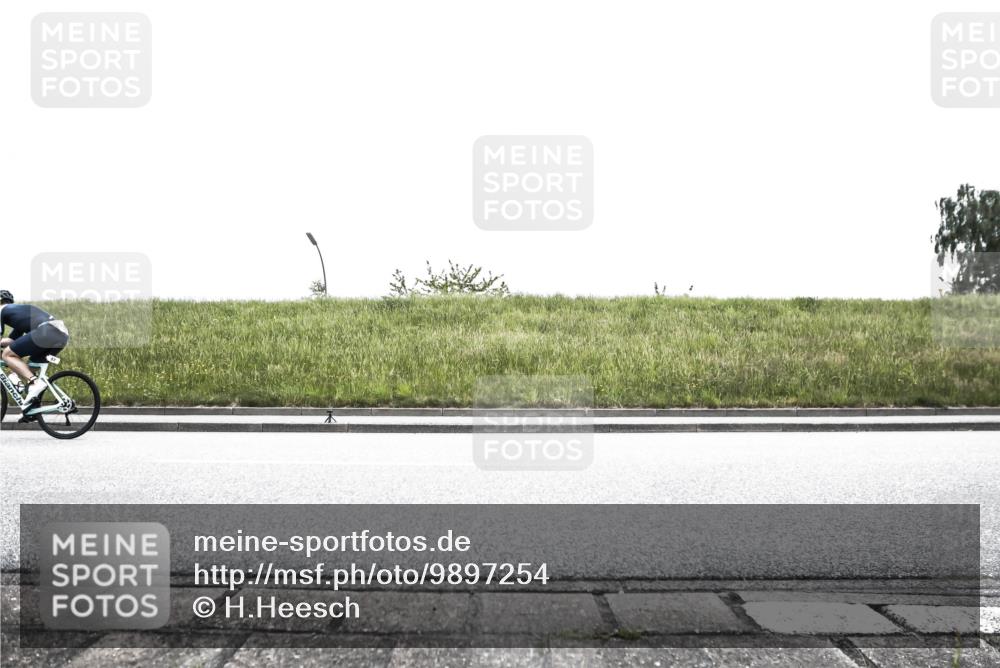 21.06.2026 - 29. Vierlanden-Triathlon H.Heesch http://msf.ph/oto/9897254 21.06.2026 10:23:38 Radfahren 13, 57, 132, 375 meine-sportfotos.de