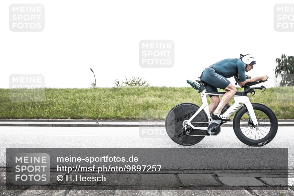 21.06.2026 - 29. Vierlanden-Triathlon H.Heesch http://msf.ph/oto/9897257 21.06.2026 10:23:39 Radfahren 13, 132, 202, 375 meine-sportfotos.de