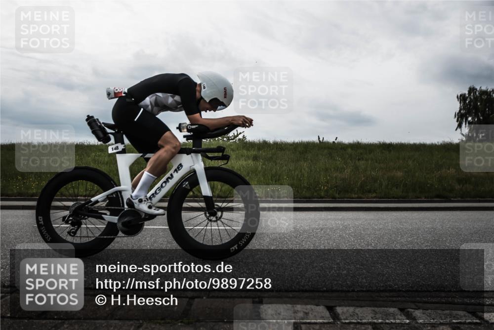 21.06.2026 - 29. Vierlanden-Triathlon H.Heesch http://msf.ph/oto/9897258 21.06.2026 09:22:58 Radfahren 148, 227, 292 meine-sportfotos.de
