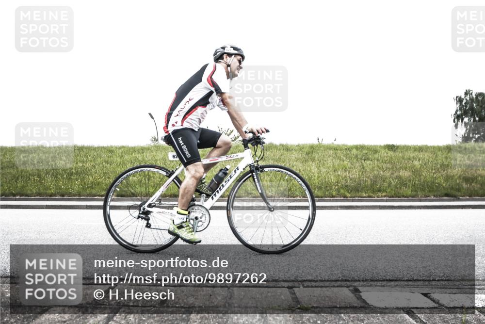 21.06.2026 - 29. Vierlanden-Triathlon H.Heesch http://msf.ph/oto/9897262 21.06.2026 10:23:46 Radfahren 12, 13, 62, 202, 239, 288, 375, 402, 621 meine-sportfotos.de