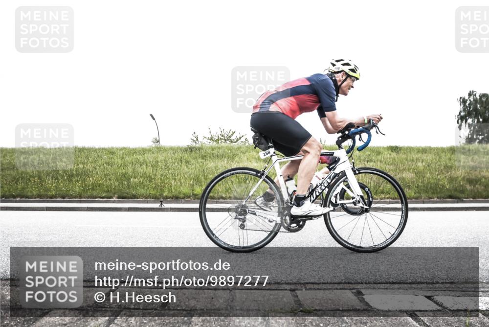 21.06.2026 - 29. Vierlanden-Triathlon H.Heesch http://msf.ph/oto/9897277 21.06.2026 10:23:51 Radfahren 12, 62, 202, 239, 288, 402, 584, 621 meine-sportfotos.de