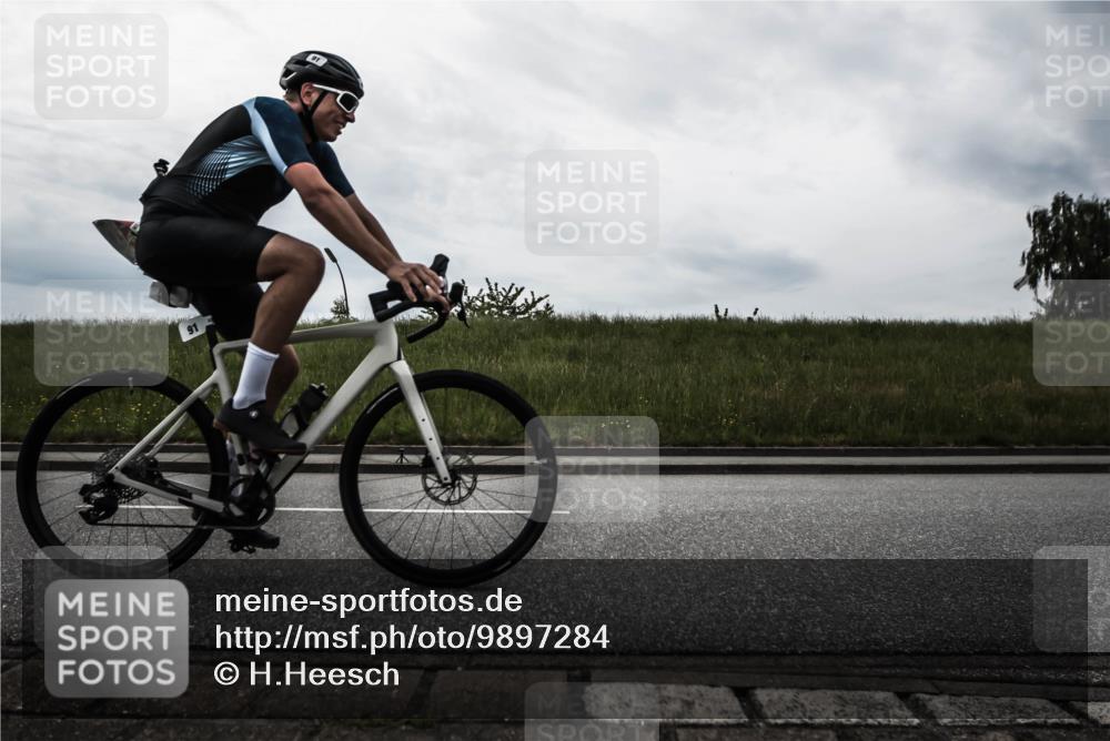 21.06.2026 - 29. Vierlanden-Triathlon H.Heesch http://msf.ph/oto/9897284 21.06.2026 09:23:42 Radfahren 91, 131, 220, 252, 266 meine-sportfotos.de