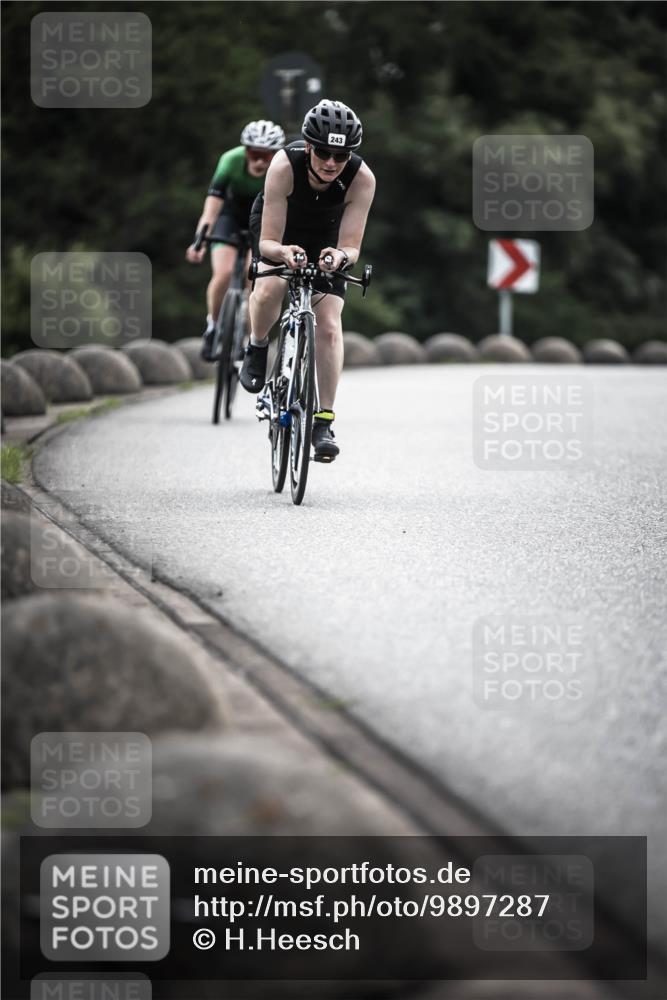 21.06.2026 - 29. Vierlanden-Triathlon H.Heesch http://msf.ph/oto/9897287 21.06.2026 09:27:42 Radfahren 135, 243, 259 meine-sportfotos.de