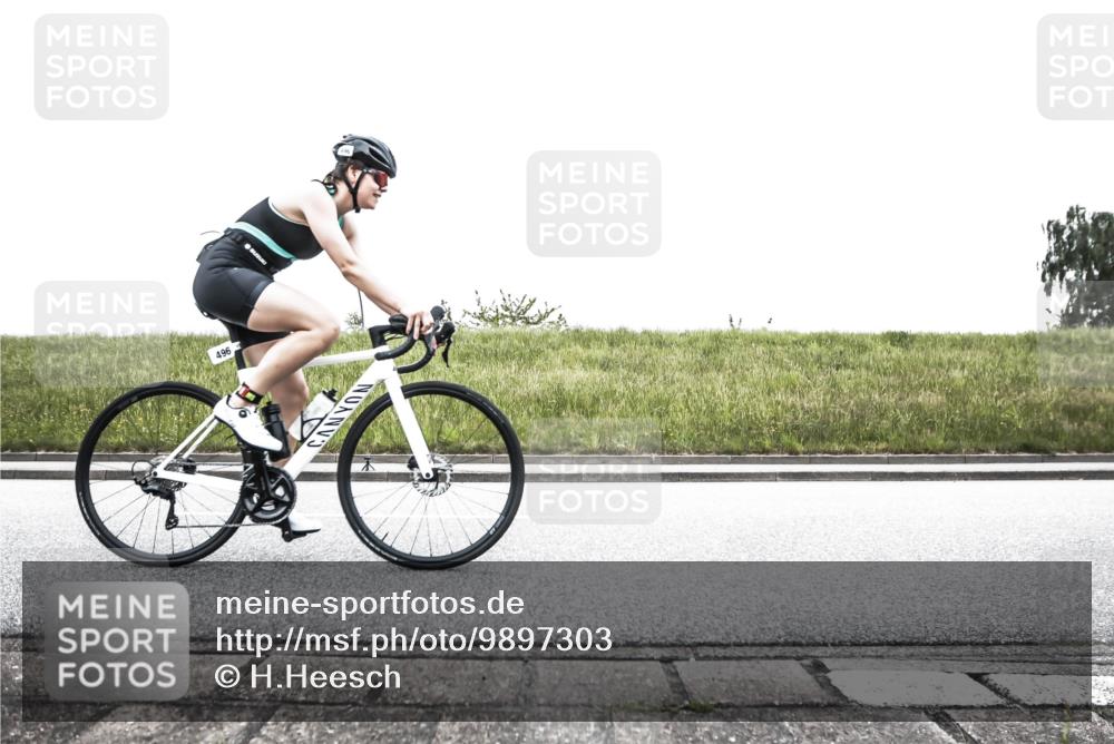 21.06.2026 - 29. Vierlanden-Triathlon H.Heesch http://msf.ph/oto/9897303 21.06.2026 10:24:06 Radfahren 200, 293, 335, 496 meine-sportfotos.de
