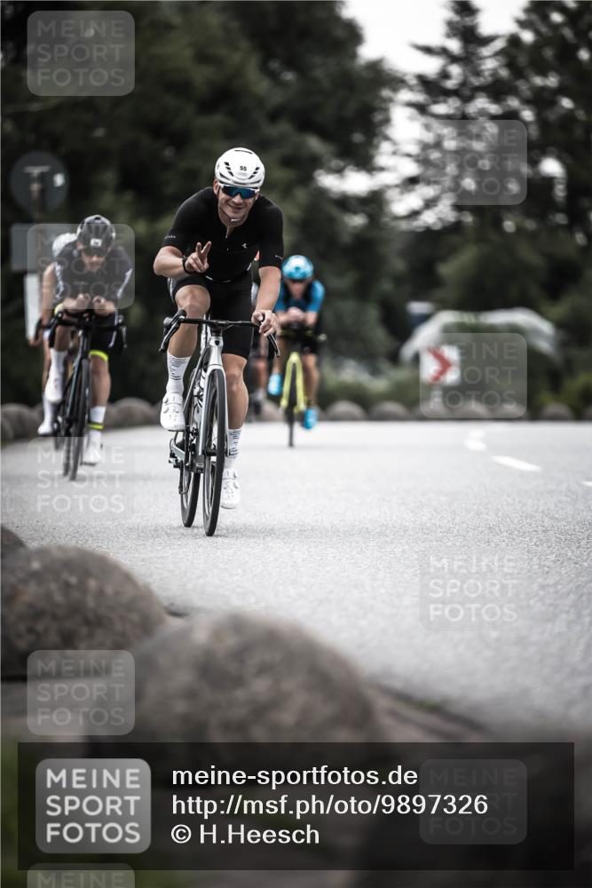 21.06.2026 - 29. Vierlanden-Triathlon H.Heesch http://msf.ph/oto/9897326 21.06.2026 10:02:08 Radfahren 55, 78, 265, 280, 301 meine-sportfotos.de