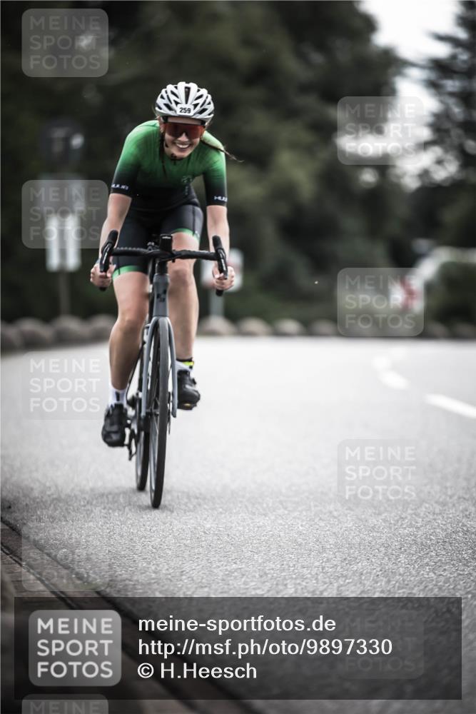 21.06.2026 - 29. Vierlanden-Triathlon H.Heesch http://msf.ph/oto/9897330 21.06.2026 09:27:44 Radfahren 135, 243, 259 meine-sportfotos.de