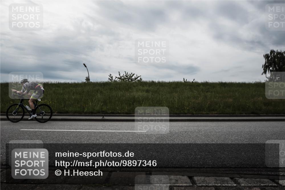 21.06.2026 - 29. Vierlanden-Triathlon H.Heesch http://msf.ph/oto/9897346 21.06.2026 09:24:57 Radfahren 39, 44, 61, 199 meine-sportfotos.de