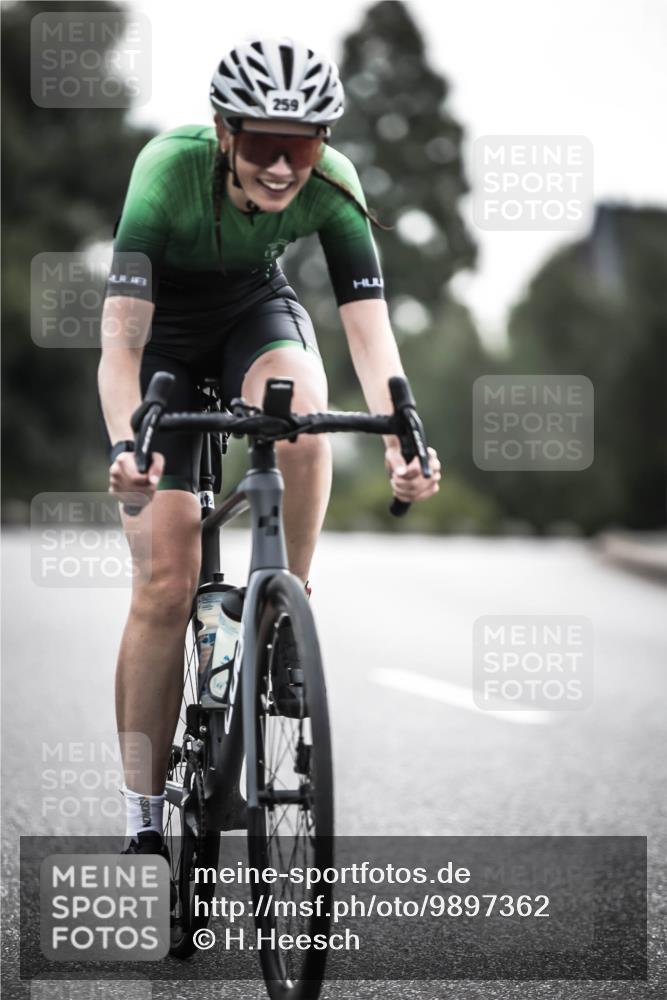 21.06.2026 - 29. Vierlanden-Triathlon H.Heesch http://msf.ph/oto/9897362 21.06.2026 09:27:44 Radfahren 135, 243, 259 meine-sportfotos.de