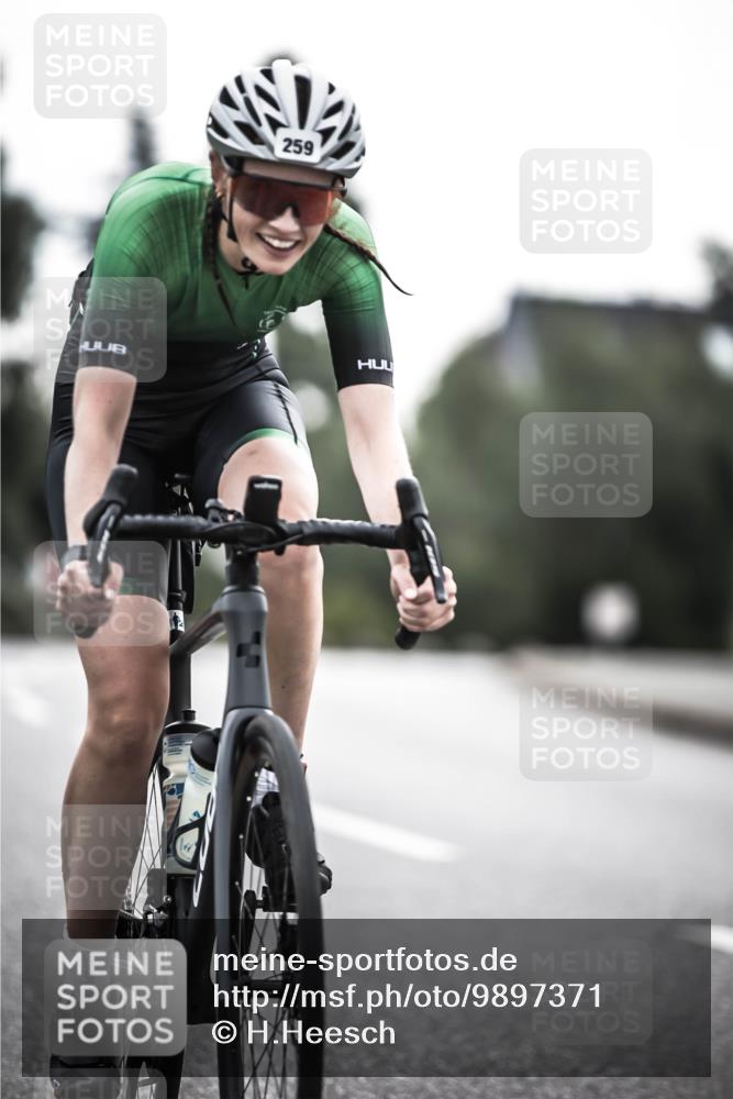 21.06.2026 - 29. Vierlanden-Triathlon H.Heesch http://msf.ph/oto/9897371 21.06.2026 09:27:44 Radfahren 135, 243, 259 meine-sportfotos.de