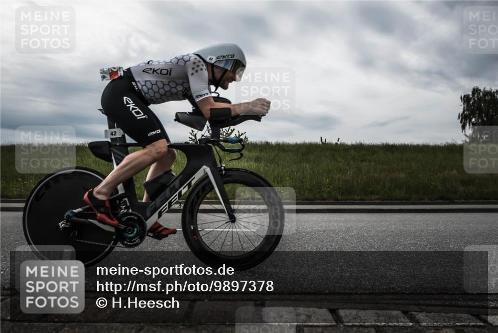 21.06.2026 - 29. Vierlanden-Triathlon H.Heesch http://msf.ph/oto/9897378 21.06.2026 09:25:34 Radfahren 42, 187 meine-sportfotos.de