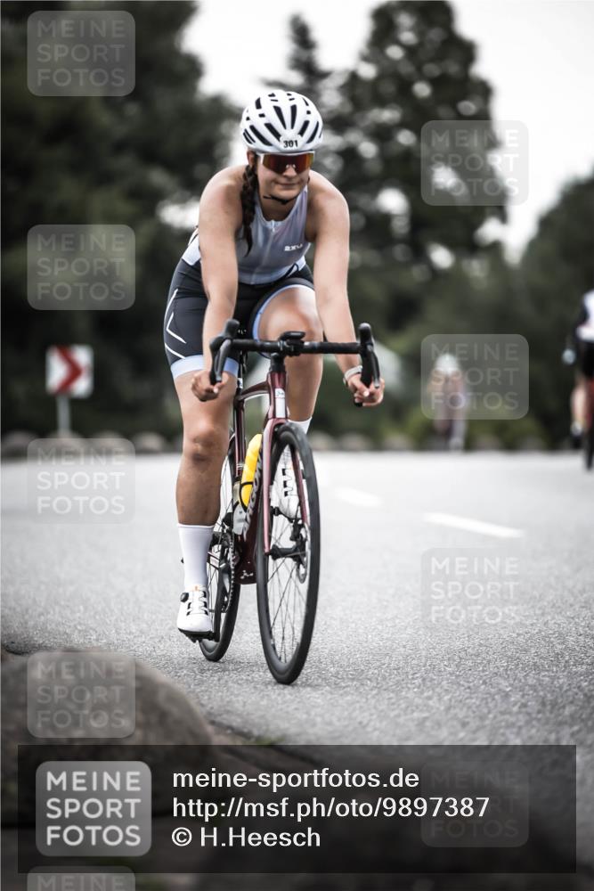 21.06.2026 - 29. Vierlanden-Triathlon H.Heesch http://msf.ph/oto/9897387 21.06.2026 10:02:11 Radfahren 55, 78, 265, 273, 280, 301 meine-sportfotos.de