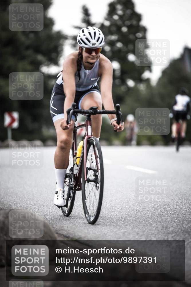 21.06.2026 - 29. Vierlanden-Triathlon H.Heesch http://msf.ph/oto/9897391 21.06.2026 10:02:11 Radfahren 55, 78, 265, 273, 280, 301 meine-sportfotos.de