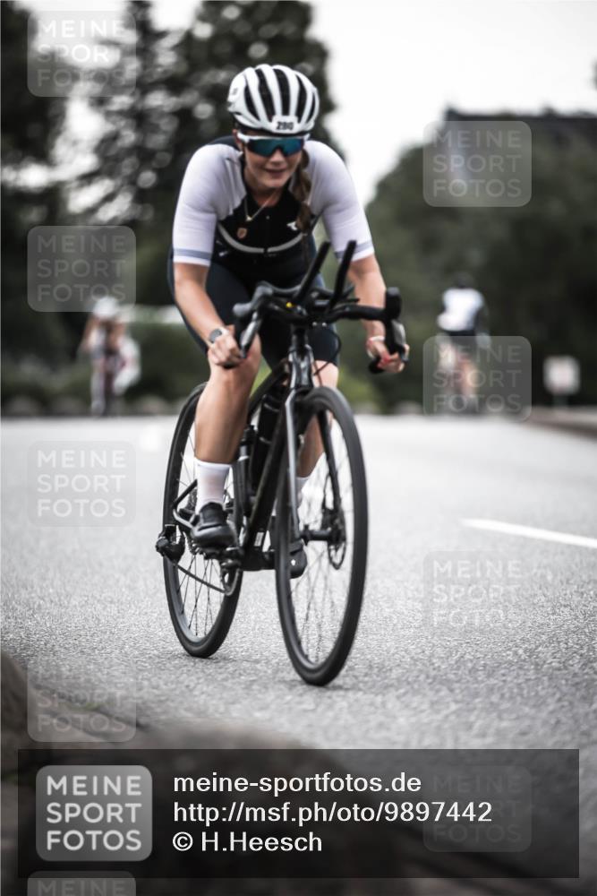 21.06.2026 - 29. Vierlanden-Triathlon H.Heesch http://msf.ph/oto/9897442 21.06.2026 10:02:13 Radfahren 72, 78, 265, 273, 280, 301 meine-sportfotos.de