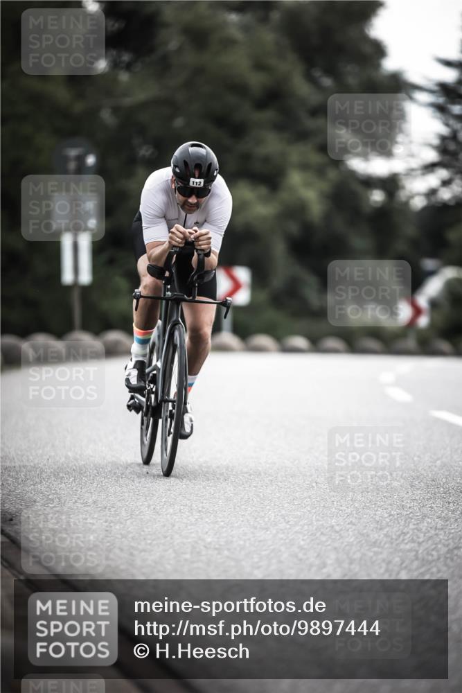 21.06.2026 - 29. Vierlanden-Triathlon H.Heesch http://msf.ph/oto/9897444 21.06.2026 09:28:06 Radfahren 112, 122 meine-sportfotos.de