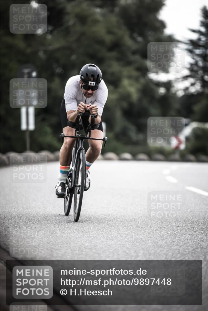 21.06.2026 - 29. Vierlanden-Triathlon H.Heesch http://msf.ph/oto/9897448 21.06.2026 09:28:06 Radfahren 112, 122 meine-sportfotos.de
