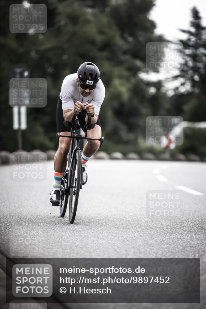 21.06.2026 - 29. Vierlanden-Triathlon H.Heesch http://msf.ph/oto/9897452 21.06.2026 09:28:06 Radfahren 112, 122 meine-sportfotos.de