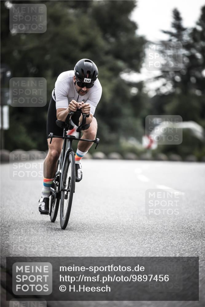 21.06.2026 - 29. Vierlanden-Triathlon H.Heesch http://msf.ph/oto/9897456 21.06.2026 09:28:06 Radfahren 112, 122 meine-sportfotos.de