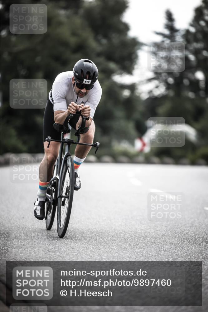 21.06.2026 - 29. Vierlanden-Triathlon H.Heesch http://msf.ph/oto/9897460 21.06.2026 09:28:07 Radfahren 112, 122 meine-sportfotos.de