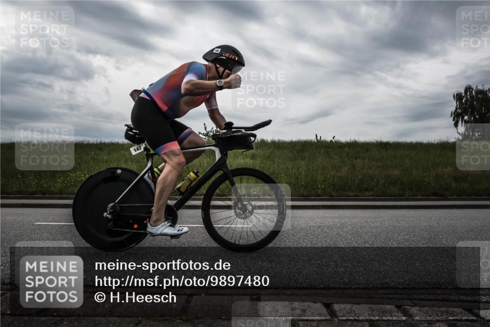 21.06.2026 - 29. Vierlanden-Triathlon H.Heesch http://msf.ph/oto/9897480 21.06.2026 09:29:14 Radfahren 5, 136, 142, 181, 195 meine-sportfotos.de