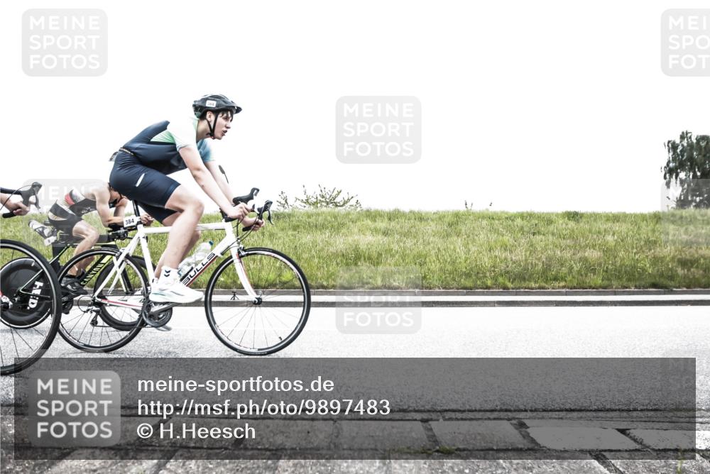 21.06.2026 - 29. Vierlanden-Triathlon H.Heesch http://msf.ph/oto/9897483 21.06.2026 10:26:02 Radfahren 8, 136, 311, 382, 383, 384, 415, 536, 587, 591, 604, 1355 meine-sportfotos.de