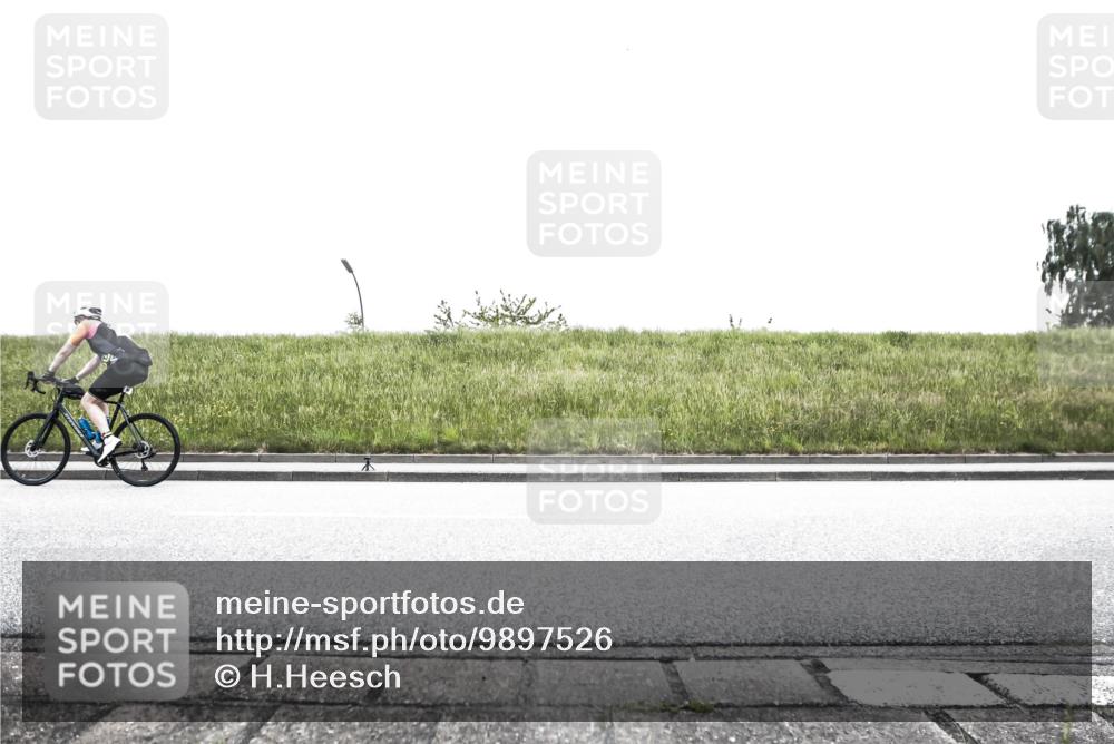 21.06.2026 - 29. Vierlanden-Triathlon H.Heesch http://msf.ph/oto/9897526 21.06.2026 10:26:15 Radfahren 291, 530, 613 meine-sportfotos.de