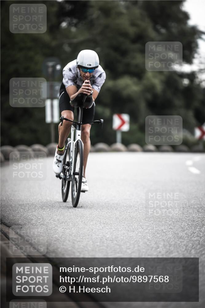 21.06.2026 - 29. Vierlanden-Triathlon H.Heesch http://msf.ph/oto/9897568 21.06.2026 09:29:08 Radfahren 5, 136, 142, 181, 195 meine-sportfotos.de
