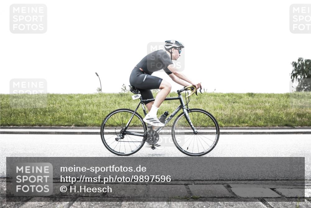 21.06.2026 - 29. Vierlanden-Triathlon H.Heesch http://msf.ph/oto/9897596 21.06.2026 10:26:59 Radfahren 45, 64, 112, 128, 164, 388, 624 meine-sportfotos.de