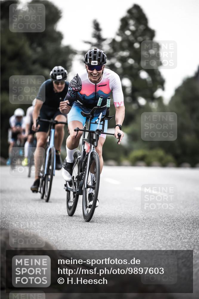 21.06.2026 - 29. Vierlanden-Triathlon H.Heesch http://msf.ph/oto/9897603 21.06.2026 10:02:24 Radfahren 4, 72, 118, 119, 141, 186, 339 meine-sportfotos.de