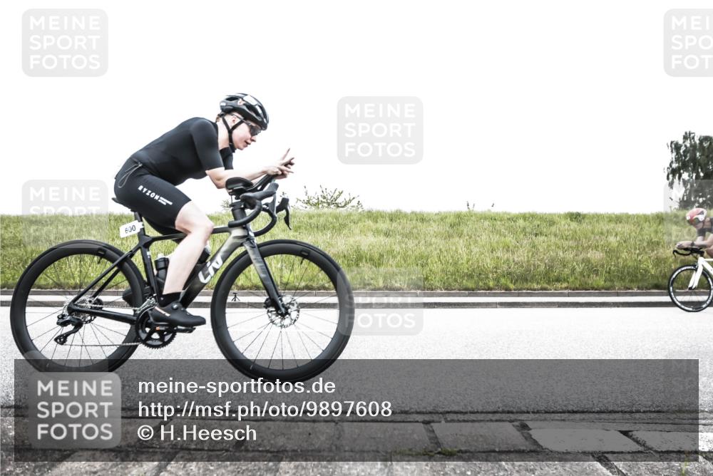 21.06.2026 - 29. Vierlanden-Triathlon H.Heesch http://msf.ph/oto/9897608 21.06.2026 10:27:09 Radfahren 43, 45, 64, 89, 108, 128, 517, 600, 624 meine-sportfotos.de