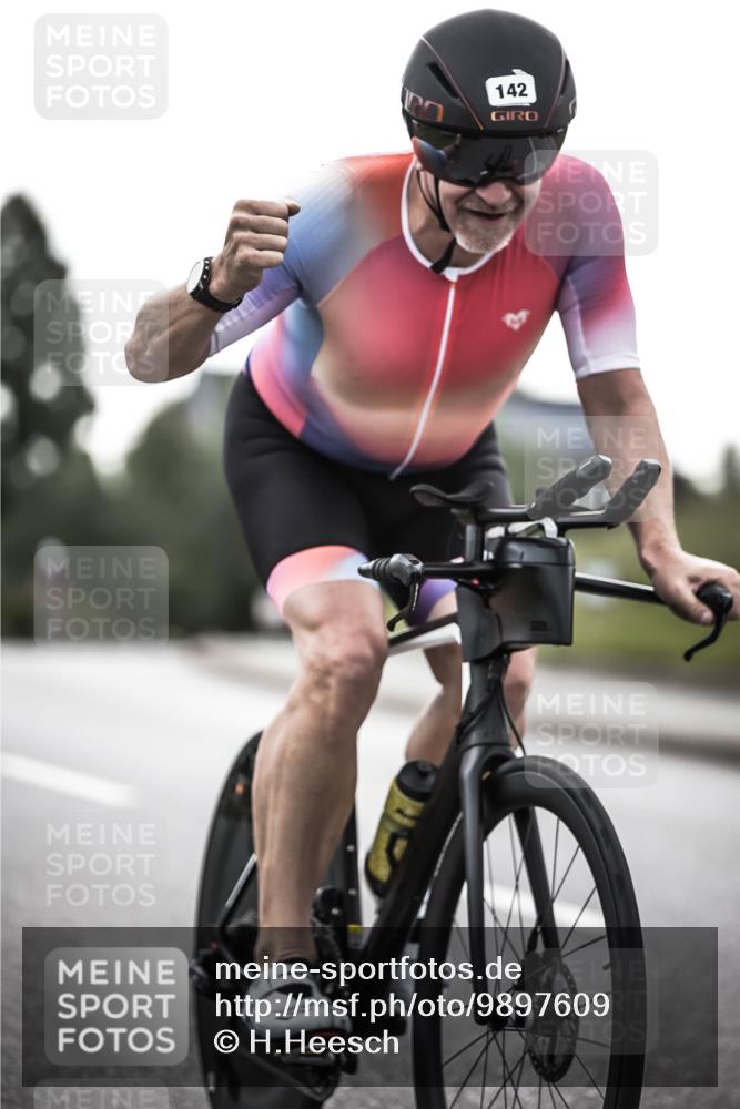 21.06.2026 - 29. Vierlanden-Triathlon H.Heesch http://msf.ph/oto/9897609 21.06.2026 09:29:14 Radfahren 5, 142, 181, 195 meine-sportfotos.de
