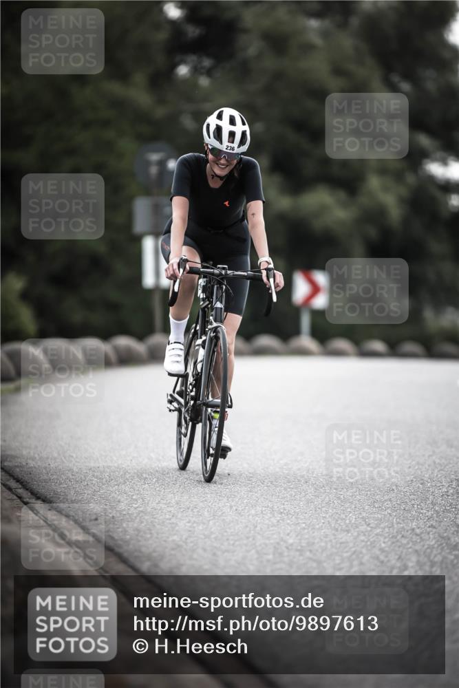 21.06.2026 - 29. Vierlanden-Triathlon H.Heesch http://msf.ph/oto/9897613 21.06.2026 09:29:23 Radfahren 141, 156, 236 meine-sportfotos.de