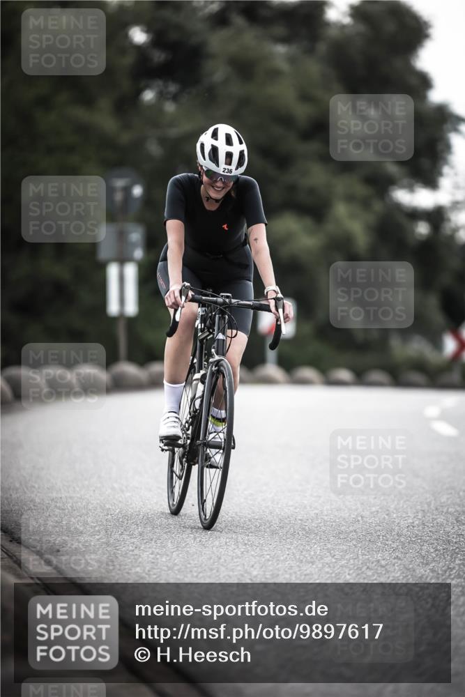 21.06.2026 - 29. Vierlanden-Triathlon H.Heesch http://msf.ph/oto/9897617 21.06.2026 09:29:23 Radfahren 141, 156, 236 meine-sportfotos.de