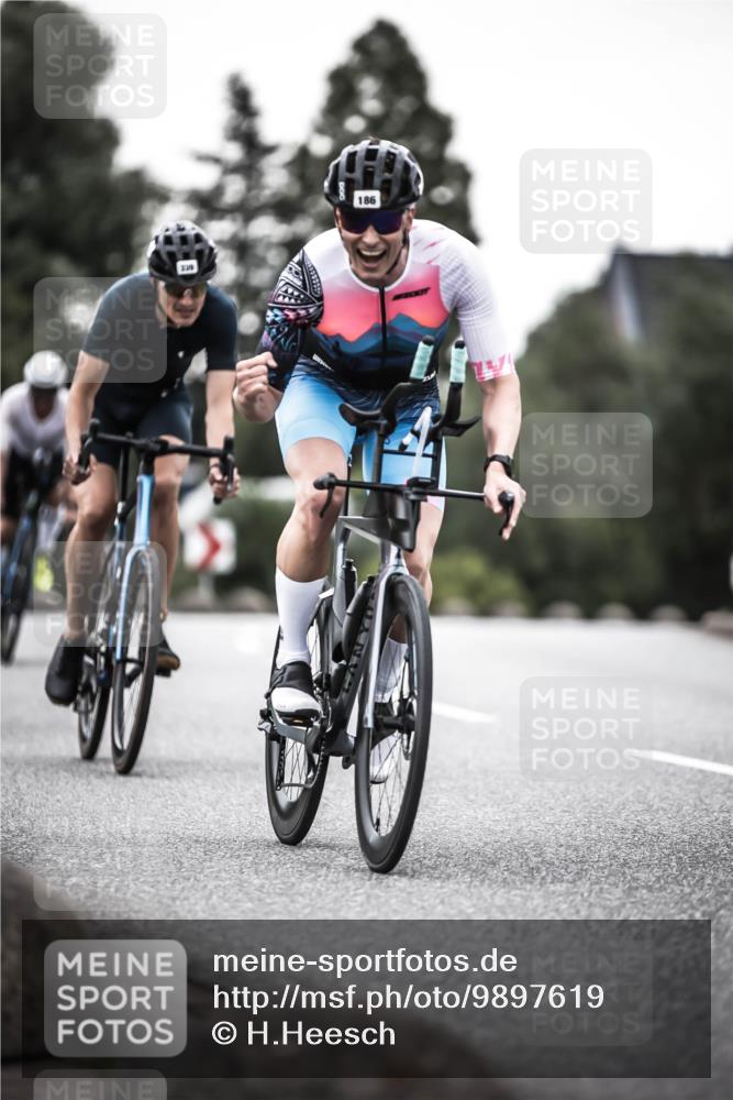 21.06.2026 - 29. Vierlanden-Triathlon H.Heesch http://msf.ph/oto/9897619 21.06.2026 10:02:24 Radfahren 4, 72, 118, 119, 141, 186, 339 meine-sportfotos.de