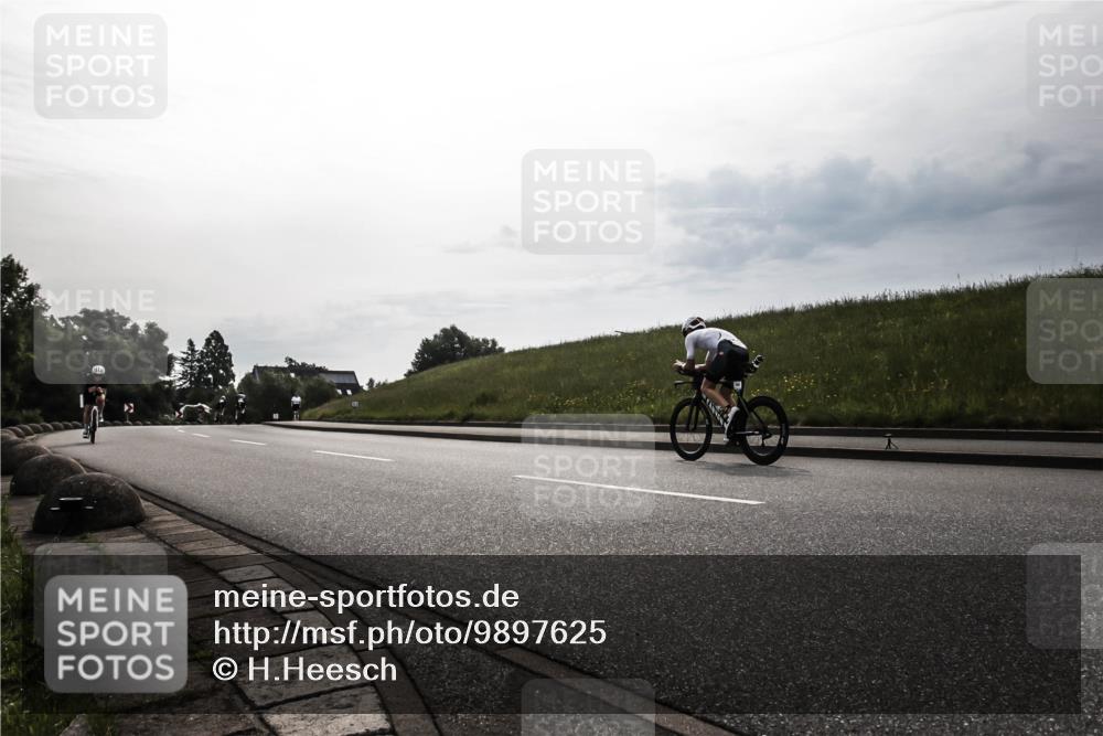 21.06.2026 - 29. Vierlanden-Triathlon H.Heesch http://msf.ph/oto/9897625 21.06.2026 09:19:56 Radfahren 112, 267, 298 meine-sportfotos.de