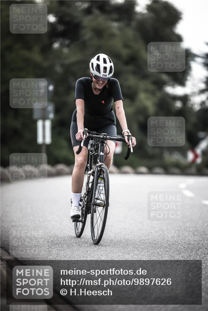 21.06.2026 - 29. Vierlanden-Triathlon H.Heesch http://msf.ph/oto/9897626 21.06.2026 09:29:23 Radfahren 141, 156, 236 meine-sportfotos.de