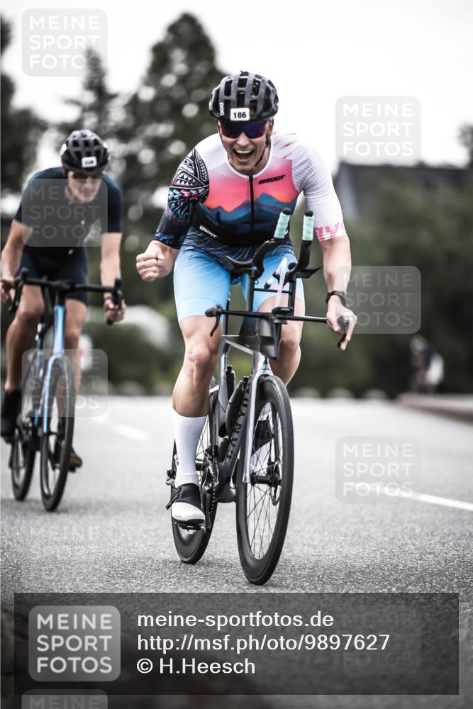 21.06.2026 - 29. Vierlanden-Triathlon H.Heesch http://msf.ph/oto/9897627 21.06.2026 10:02:24 Radfahren 4, 72, 118, 119, 141, 186, 339 meine-sportfotos.de