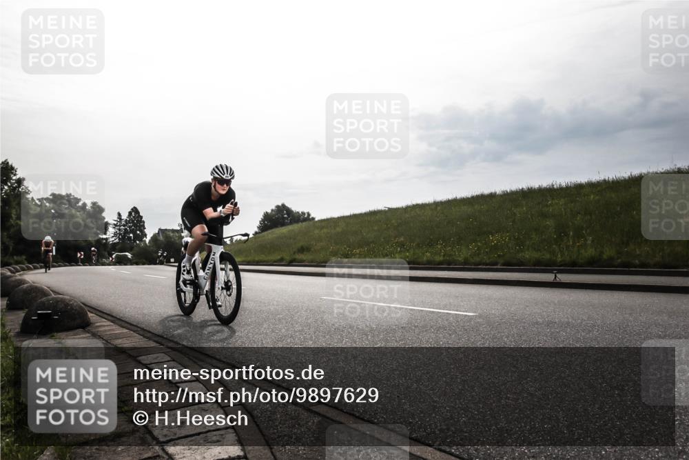 21.06.2026 - 29. Vierlanden-Triathlon H.Heesch http://msf.ph/oto/9897629 21.06.2026 09:19:58 Radfahren 32, 267, 298 meine-sportfotos.de