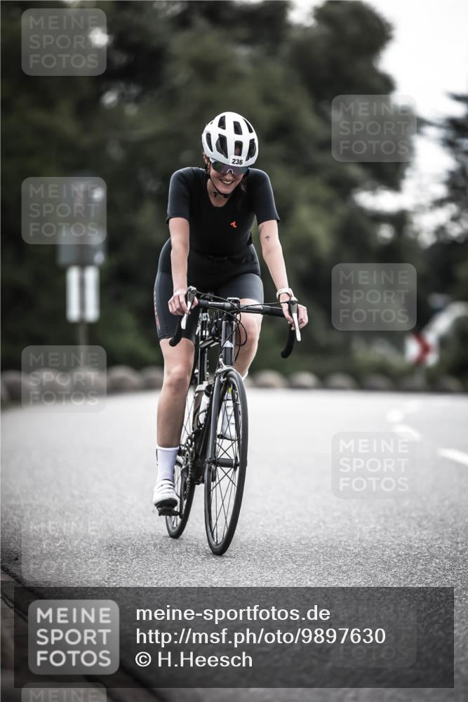 21.06.2026 - 29. Vierlanden-Triathlon H.Heesch http://msf.ph/oto/9897630 21.06.2026 09:29:23 Radfahren 141, 156, 236 meine-sportfotos.de