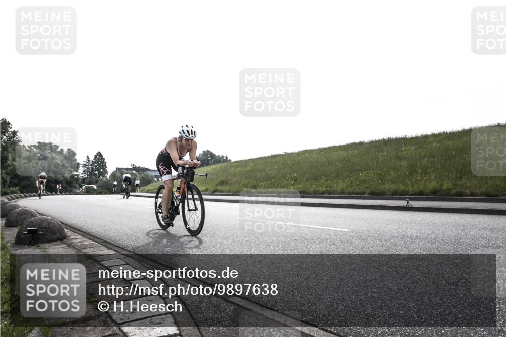 21.06.2026 - 29. Vierlanden-Triathlon H.Heesch http://msf.ph/oto/9897638 21.06.2026 09:20:00 Radfahren 32, 267, 298 meine-sportfotos.de