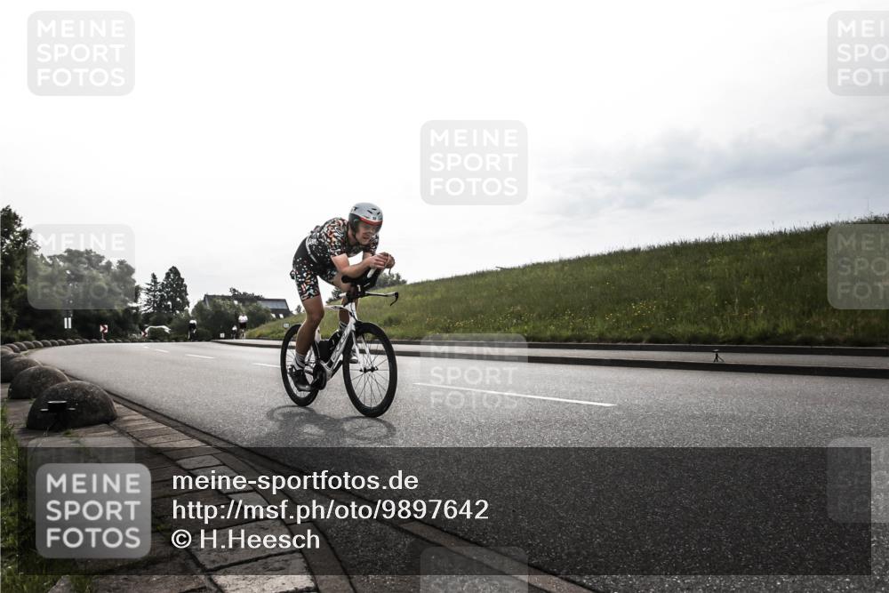 21.06.2026 - 29. Vierlanden-Triathlon H.Heesch http://msf.ph/oto/9897642 21.06.2026 09:20:02 Radfahren 32, 298 meine-sportfotos.de