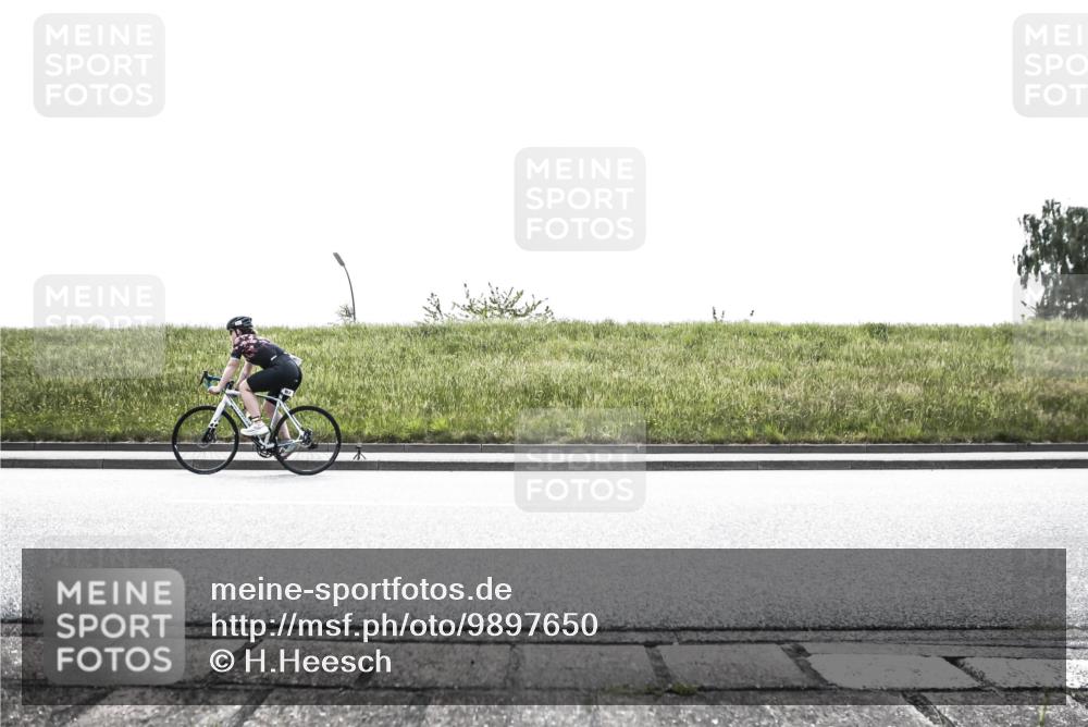 21.06.2026 - 29. Vierlanden-Triathlon H.Heesch http://msf.ph/oto/9897650 21.06.2026 10:54:43 Radfahren 94, 509, 552 meine-sportfotos.de