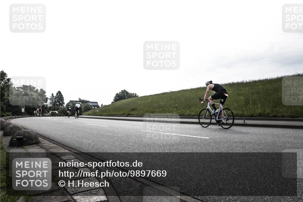 21.06.2026 - 29. Vierlanden-Triathlon H.Heesch http://msf.ph/oto/9897669 21.06.2026 09:21:05 Radfahren 7, 109 meine-sportfotos.de