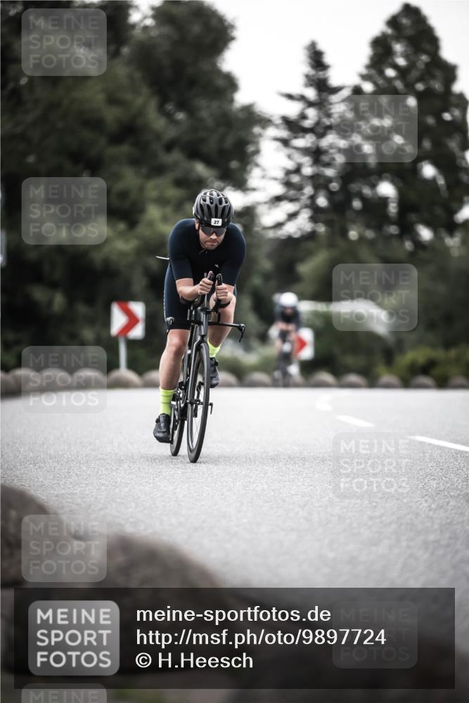 21.06.2026 - 29. Vierlanden-Triathlon H.Heesch http://msf.ph/oto/9897724 21.06.2026 10:02:33 Radfahren 4, 27, 99, 198 meine-sportfotos.de